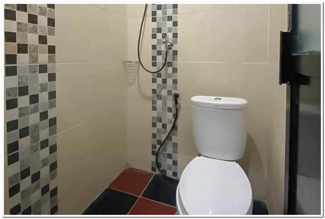 Losmen Family Syariah Bypass Juanda Mitra Reddoorz Brebek Экстерьер фото