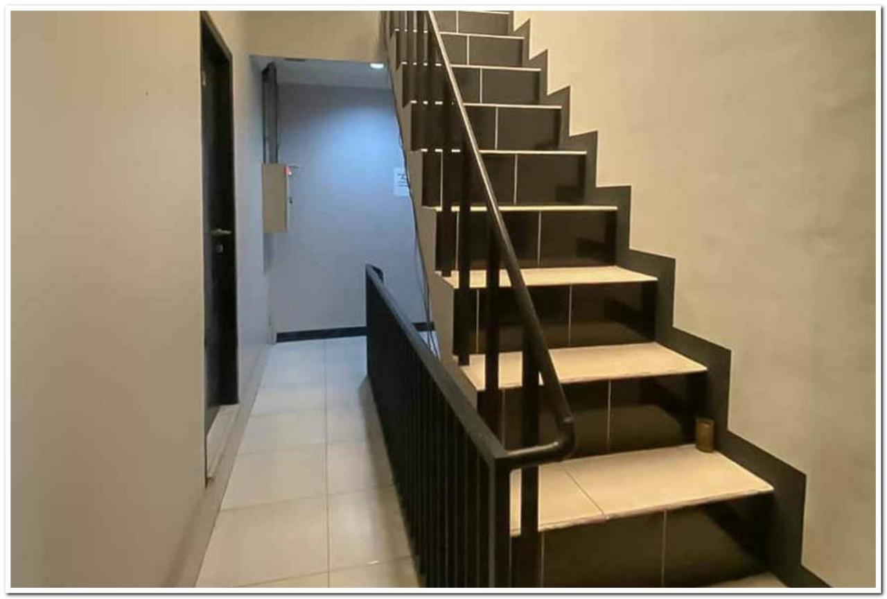 Losmen Family Syariah Bypass Juanda Mitra Reddoorz Brebek Экстерьер фото