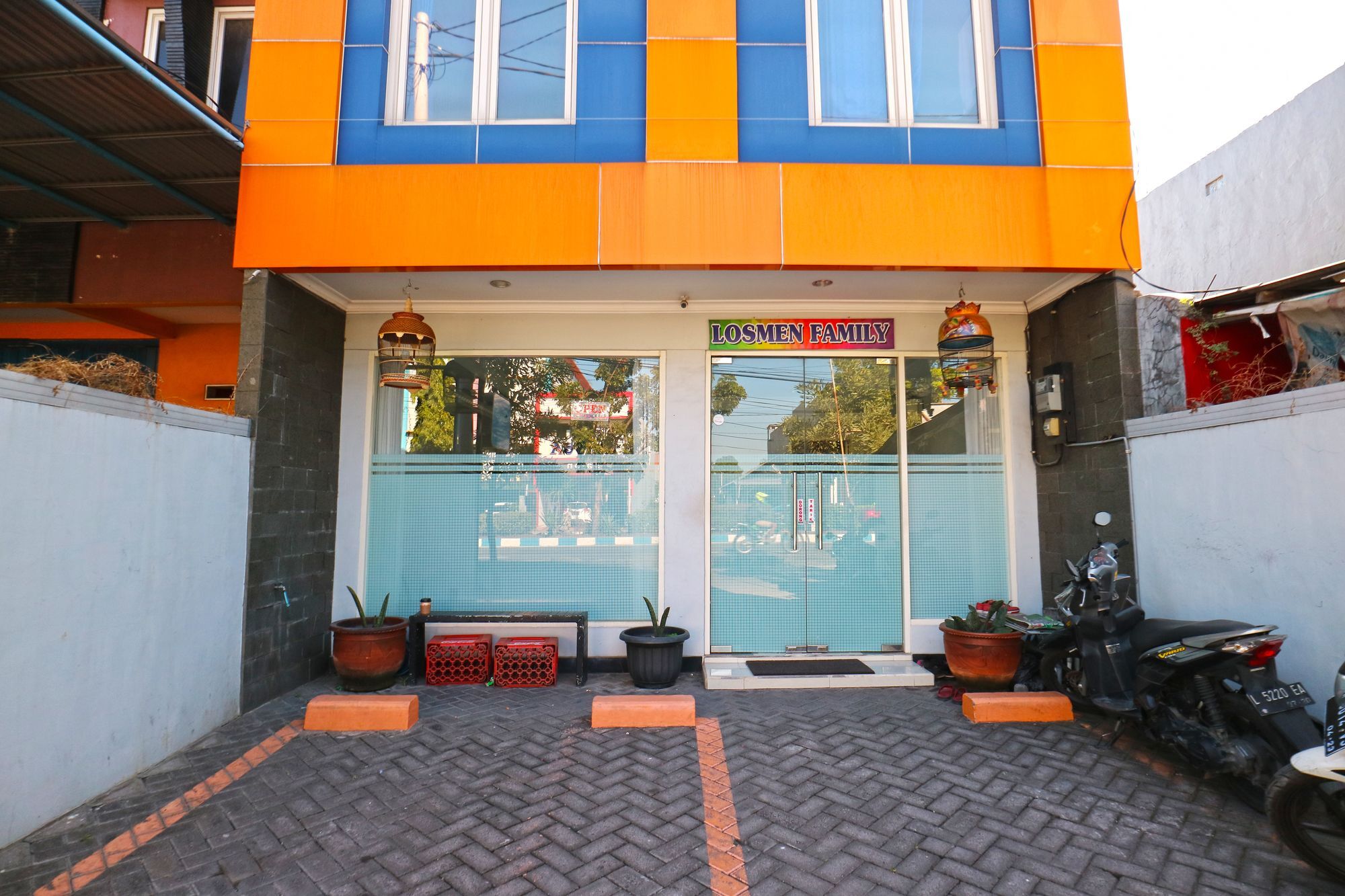 Losmen Family Syariah Bypass Juanda Mitra Reddoorz Brebek Экстерьер фото