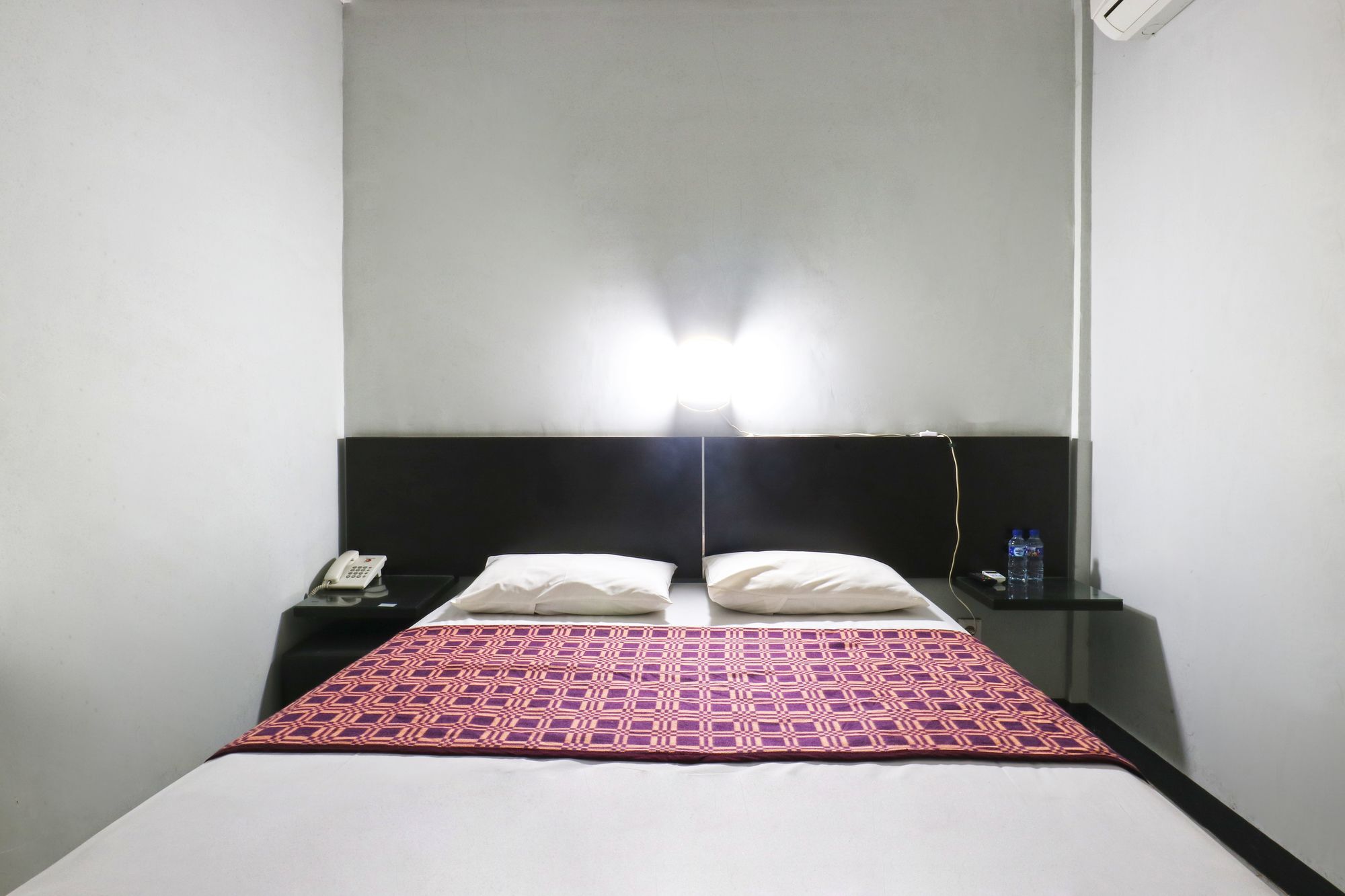 Losmen Family Syariah Bypass Juanda Mitra Reddoorz Brebek Экстерьер фото